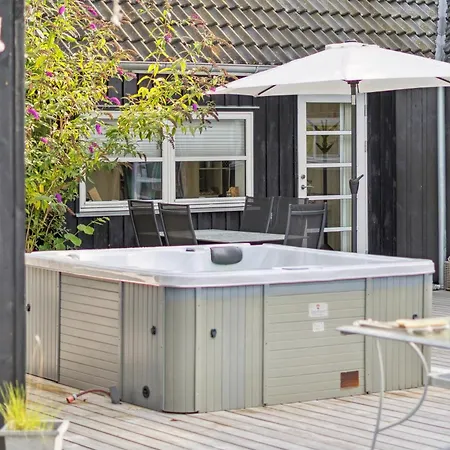Feriehus Modern House With Outdoor And Sauna Fakse Ladeplads